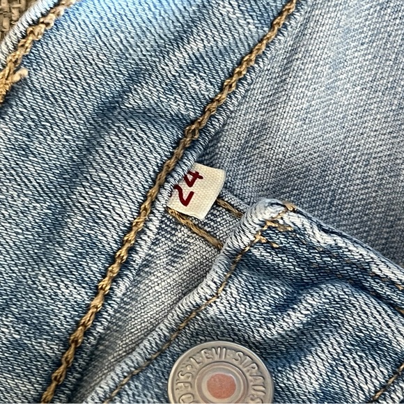 Levi’s Capris - Picture 3 of 5